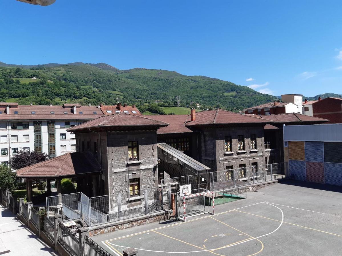 Bonito Apartamento Céntrico y Luminoso Pola de Lena Esterno foto