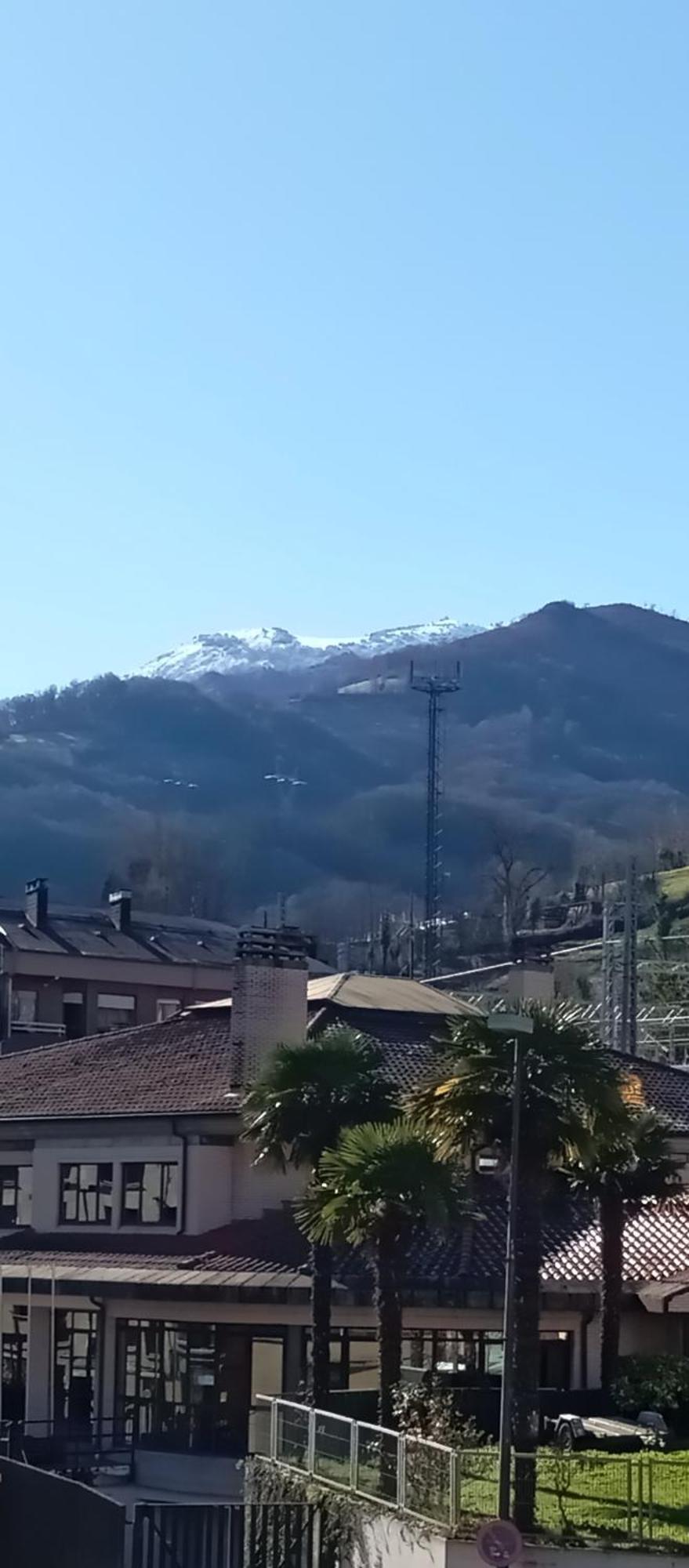 Bonito Apartamento Céntrico y Luminoso Pola de Lena Esterno foto